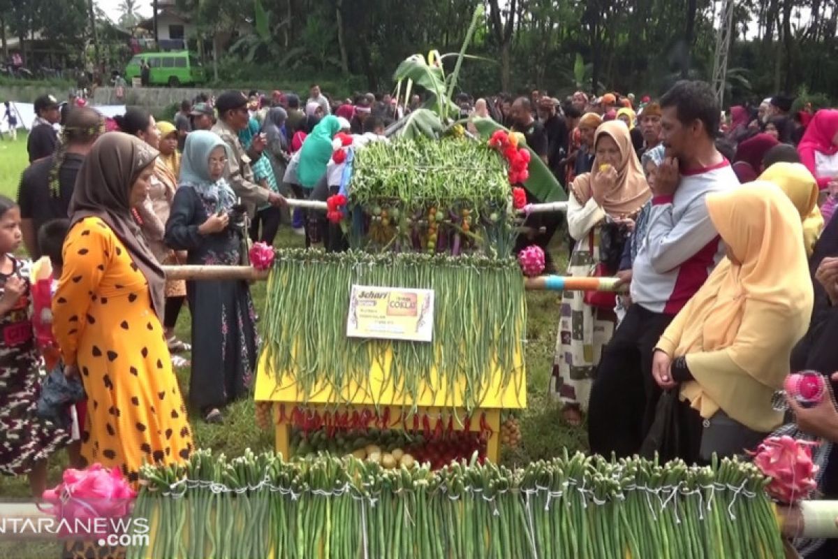 Upacara Adat Sedekah Bumi